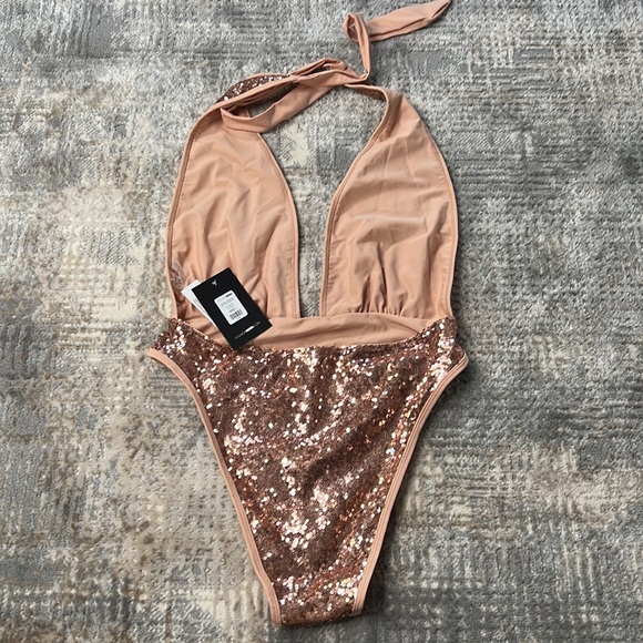 🤩🤩NWT FASHION NOVA ROSE GOLD SEQUIN ONE PIECE OPEN BACK SWIMSUIT/BODYSUIT🤩🤩 - Picture 4 of 7